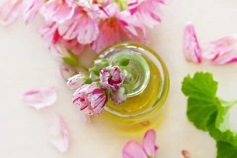 NATURAL GERANIOL